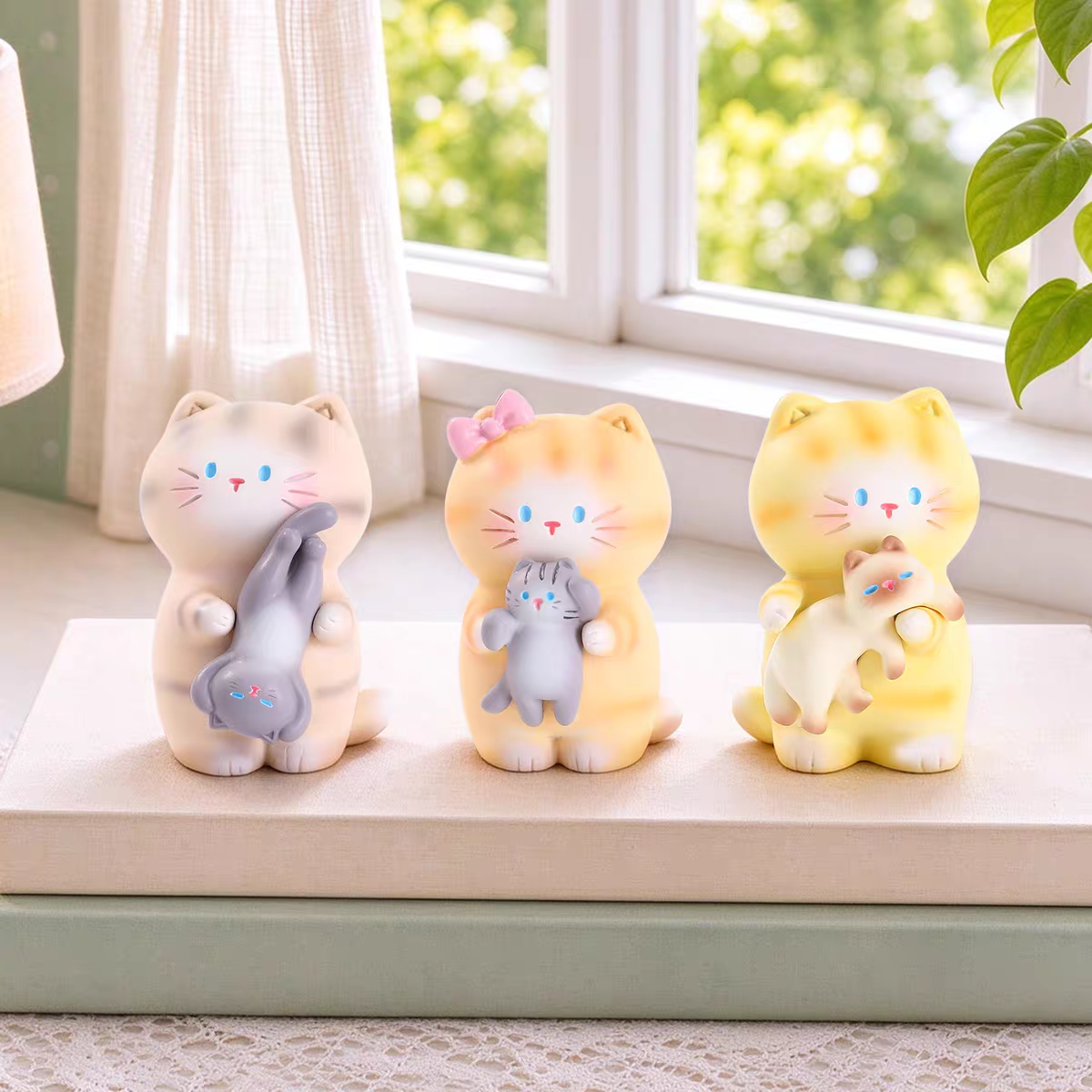The cat'S hug Series Mini Figures