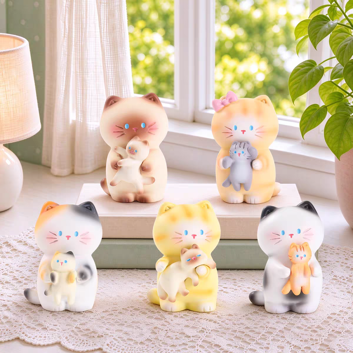 The cat'S hug Series Mini Figures